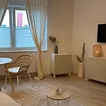 Düsseldorf- Medienhafen Nähe Studio Apartment